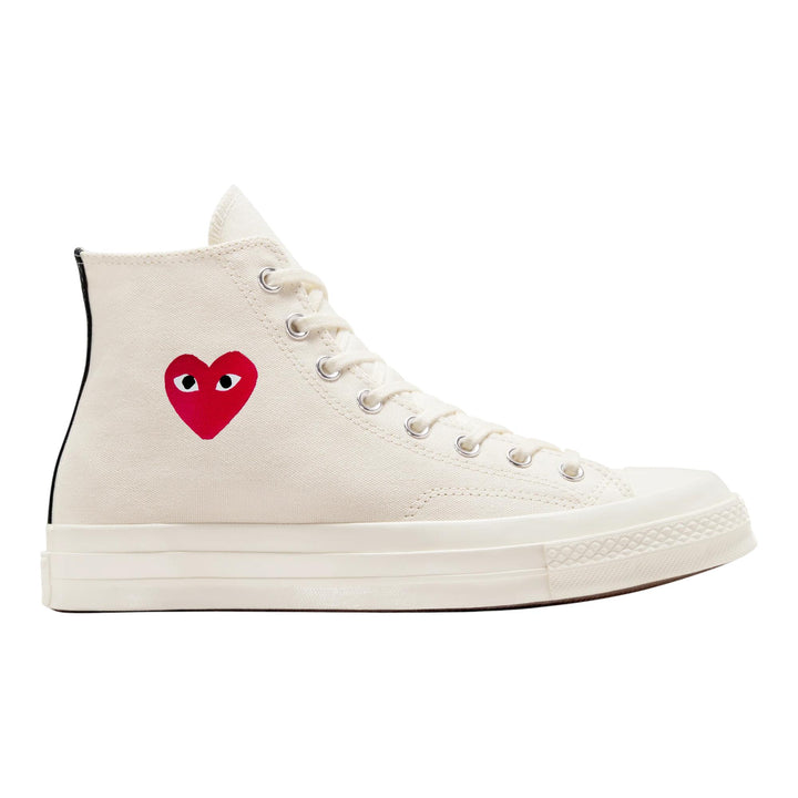 Club21 - COMME des GARCONS PLAY CONVERSE - Small Red Heart Chuck Taylor High Top - SNEAKERS - White
