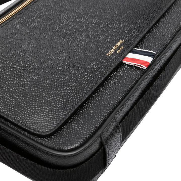 Club21 - Thom Browne - Pebble Grain Reporter Bag Men - CROSS BODY - Black