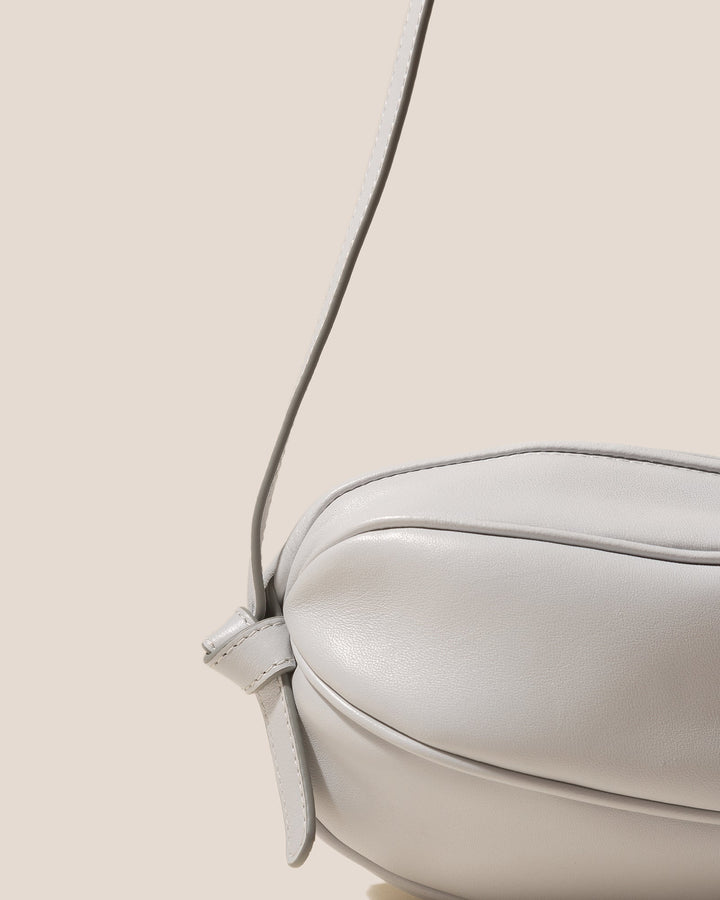 보야 볼 모양의 크로스바디