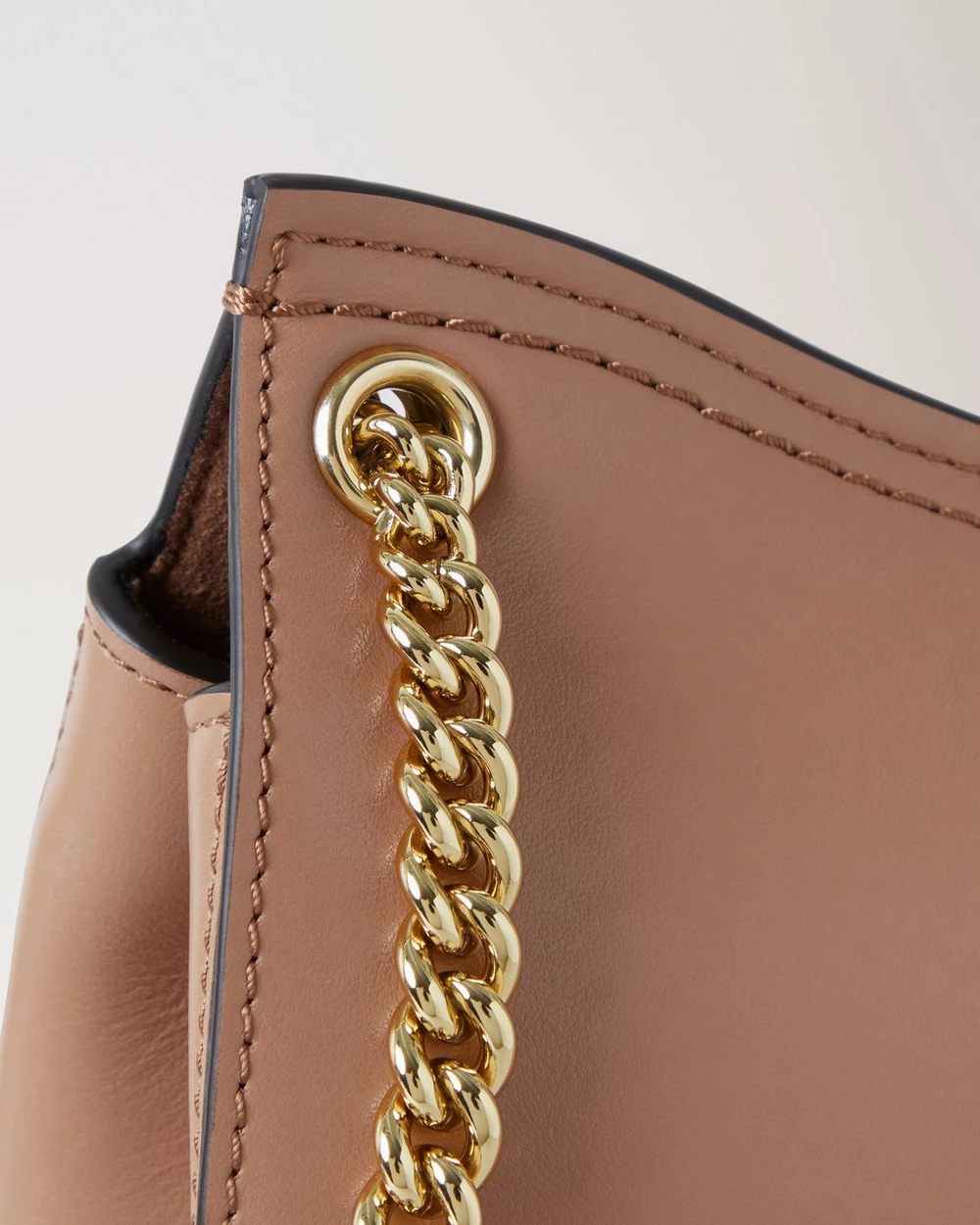 Lana Chain Shoulder Sable High Gloss Leather