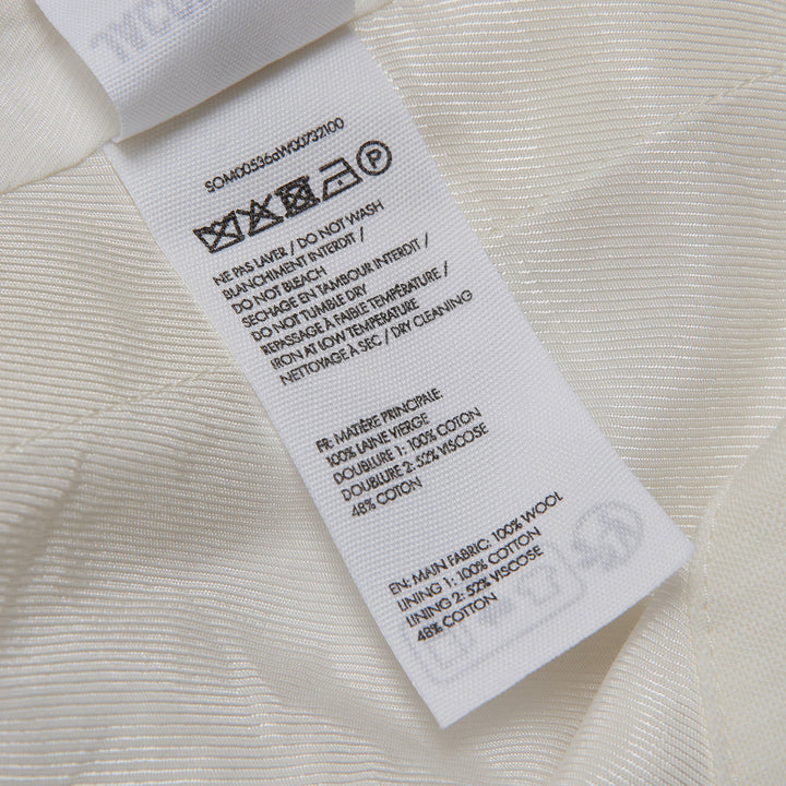 JACQUEMUS Moisson Wide-Leg Shorts in ivory with high waist and button fastening, front view on white background