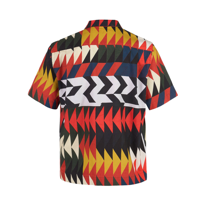 sacai x A.P.C. Quilts short sleeve shirt with a multicolour geometric arrow print, camp collar, button front and two flap chest pockets - view 2
