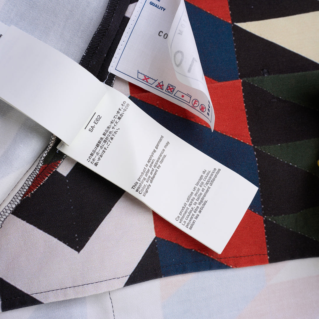 sacai x A.P.C. Quilts short sleeve shirt with a multicolour geometric arrow print, camp collar, button front and two flap chest pockets - view 5
