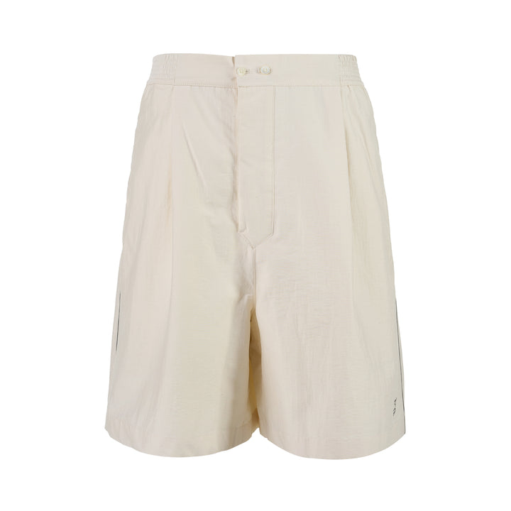 Jacquemus Le Short Pyjama cream pleated shorts with elasticated waistband, button closure and side piping, shown from the front