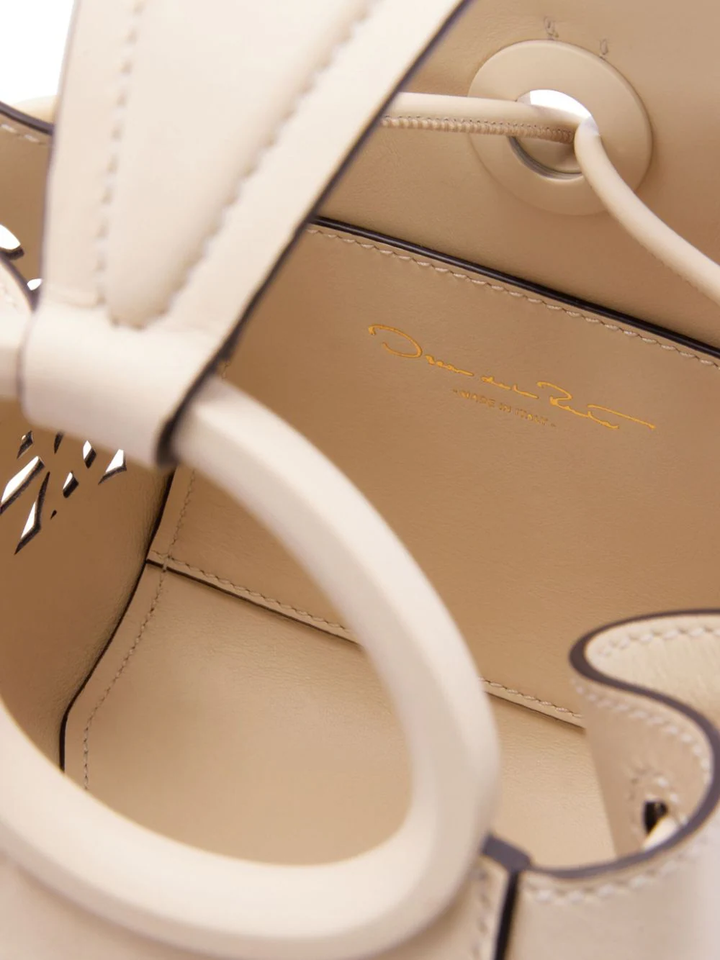 레이저 탑 핸들이 있는 부드러운 송아지 가죽