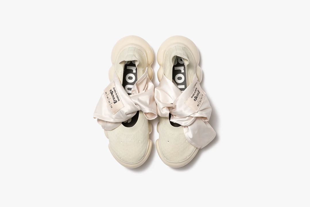 Jewelry Hankie Pumps