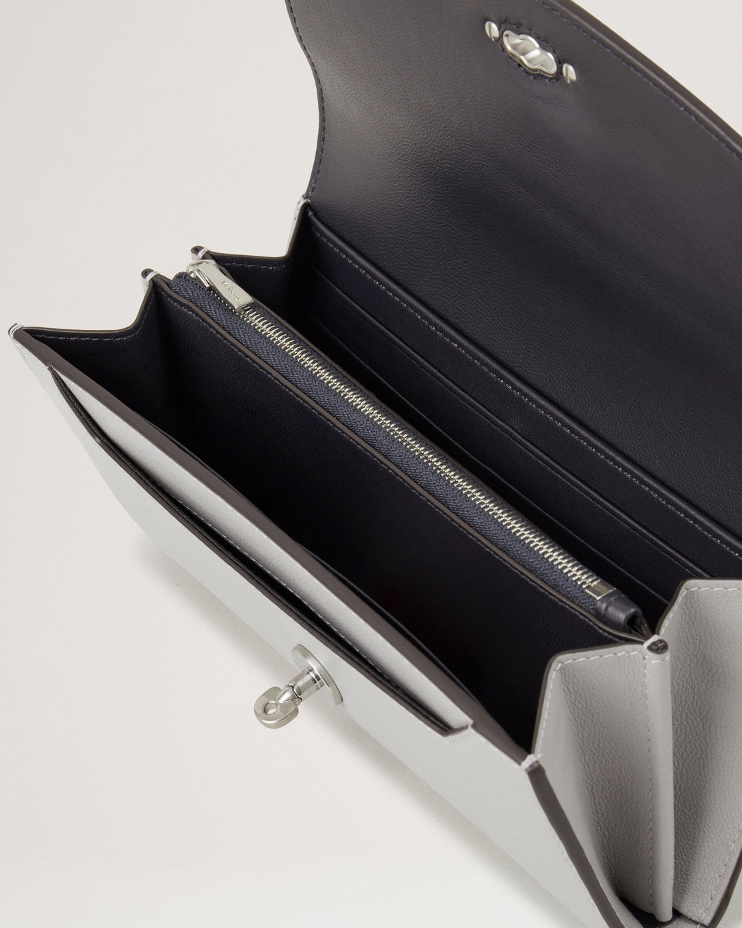 Darley Wallet Pale Grey Micro Classic Grain