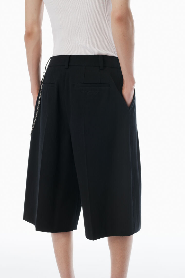 Tailored Short With Chain