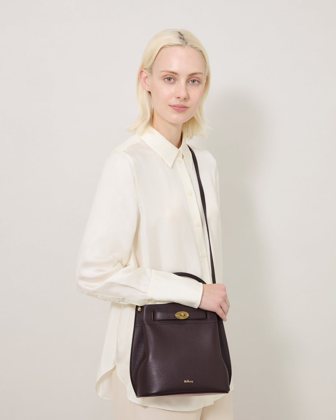 Mulberry Islington Small Classic Grain Handbag – Available at Club 21, Official Retailer in Singapore, Malaysia & Thailand with Global Shipping Online