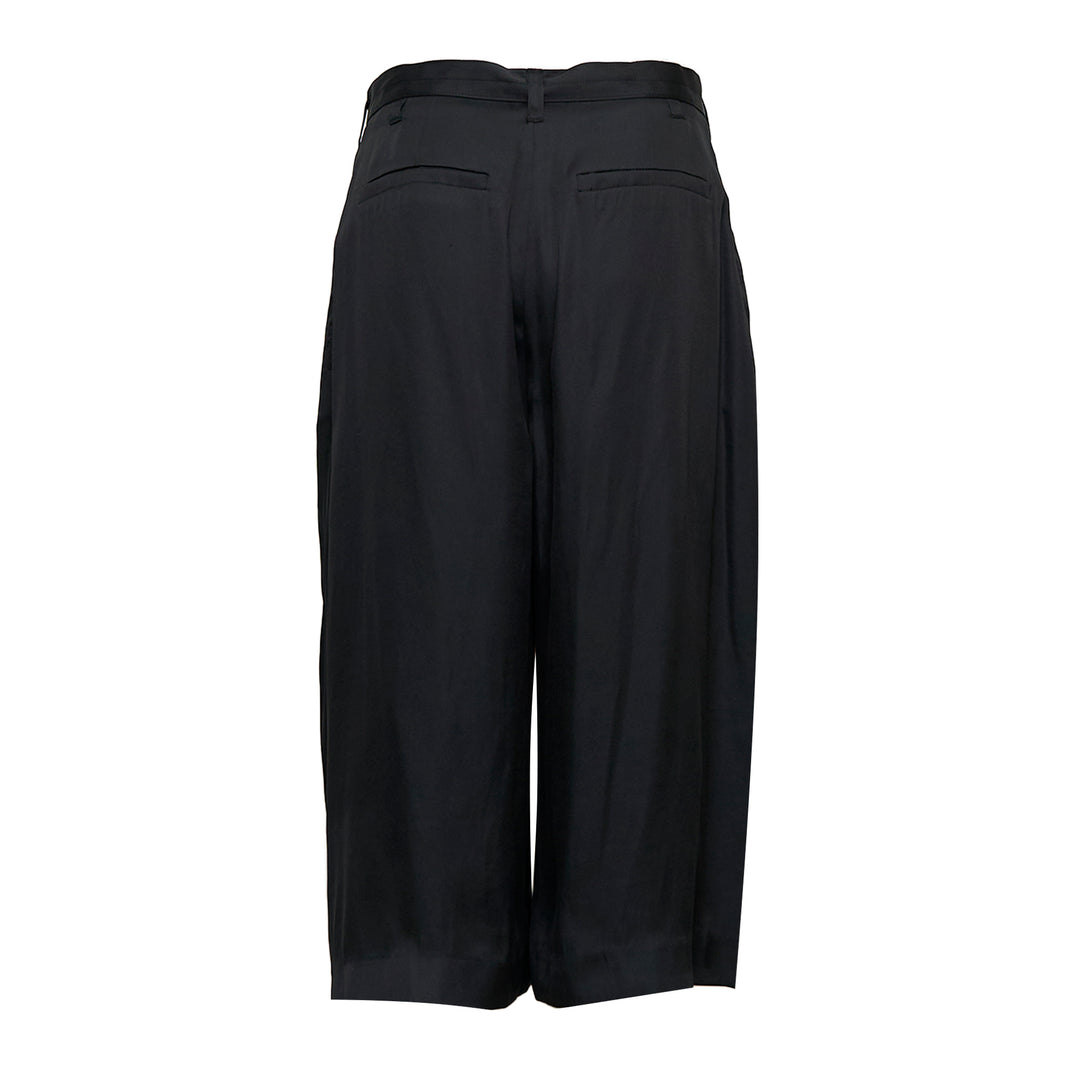 YCH Belted Loose Bermuda Pants – Available at Club 21, Official Retailer in Singapore, Malaysia & Thailand with Global Shipping Online