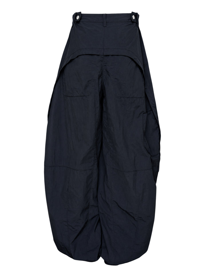 Jacquemus Oval Cargo Pants in navy with a high waist, side zip pockets and rounded balloon legs, shown from the front - view 2