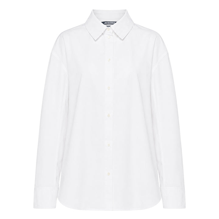 Jacquemus La Chemise Citta white woven button-down shirt with spread collar, long sleeves, and tonal buttons on a white background