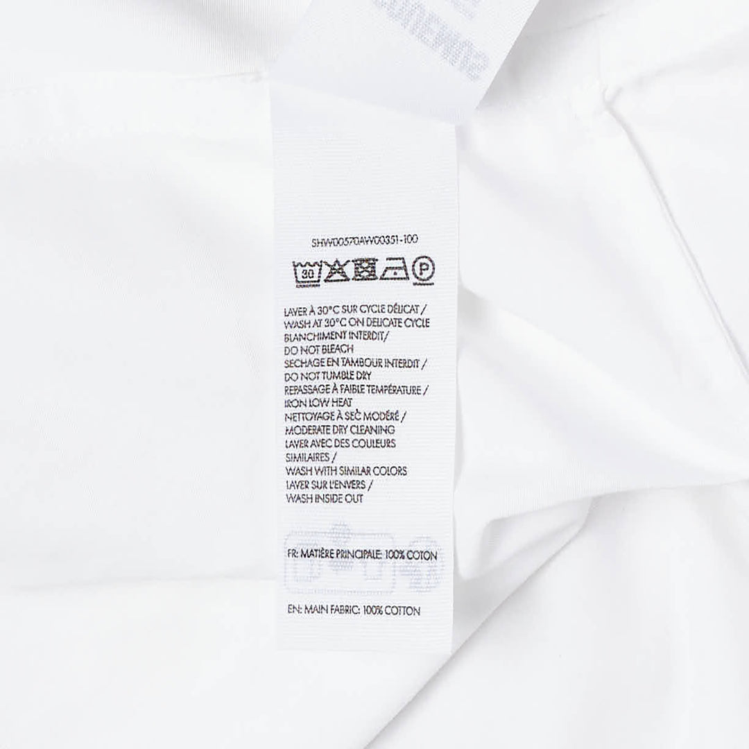 Jacquemus La Chemise Citta white woven button-down shirt with spread collar, long sleeves, and tonal buttons on a white background - view 4