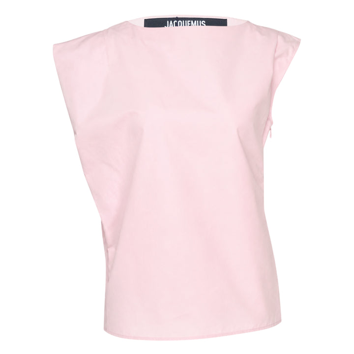 Jacquemus La Haut Drap sleeveless woven top in pale pink with structured shoulder seams, side zip detail, and navy brand label at the neckline