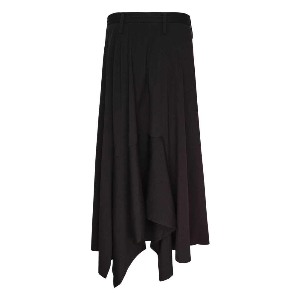Y's black structured cloth maxi skirt with asymmetric hem, patch pocket, and tailored waistband with button fastening - view 2