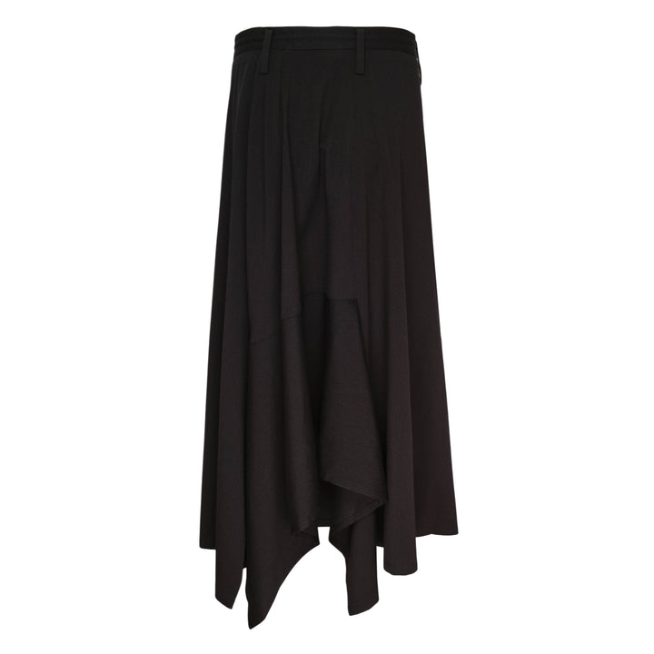 Y's black structured cloth maxi skirt with asymmetric hem, patch pocket, and tailored waistband with button fastening - view 2