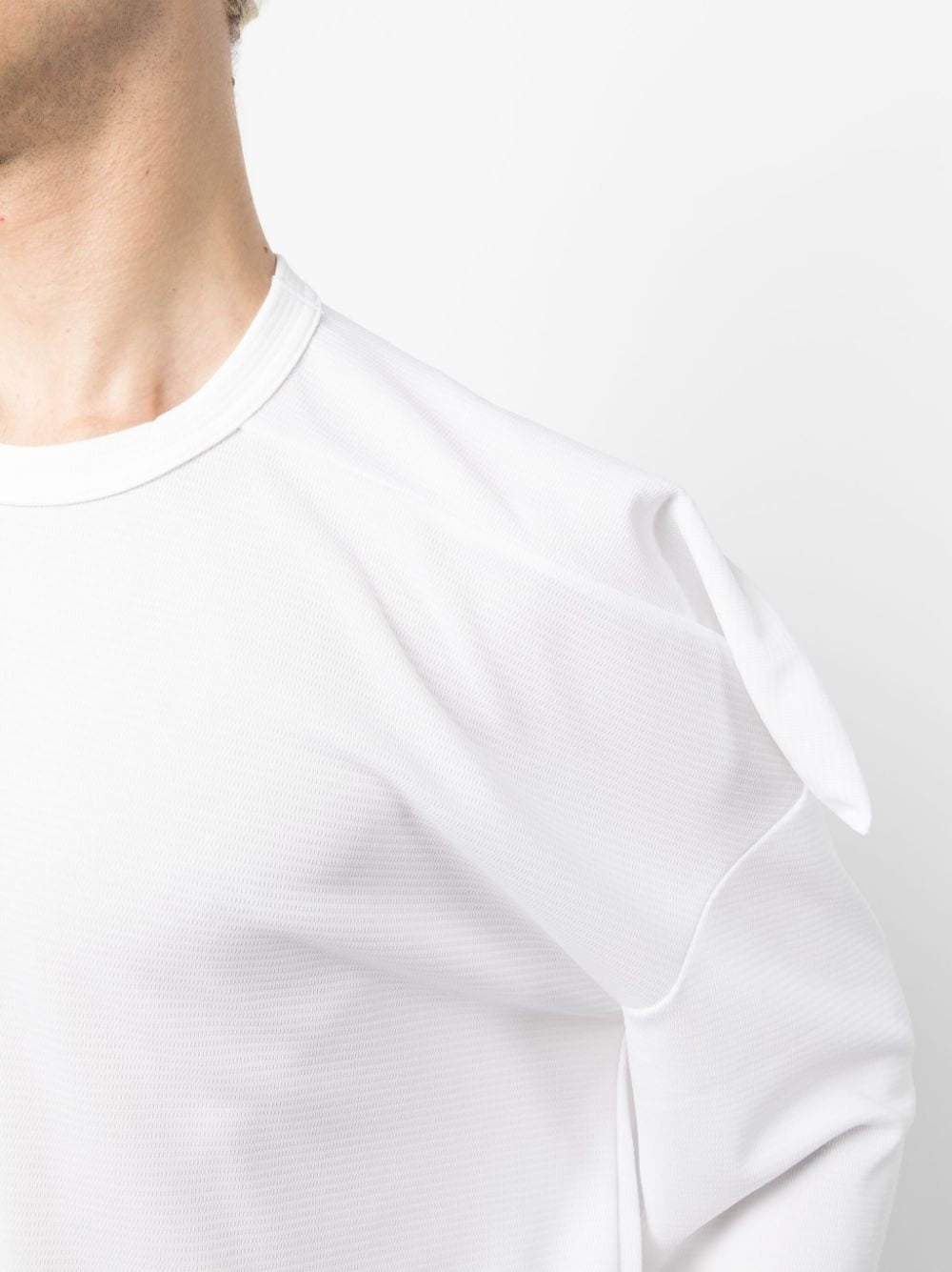 COMME-des-GARCONS-HOMME-PLUS-Asymetircal-Sleeve-T-Shirt-White-5