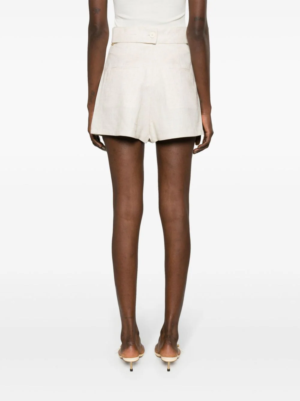 JACQUEMUS-Le-Short-Bari-Beige-4