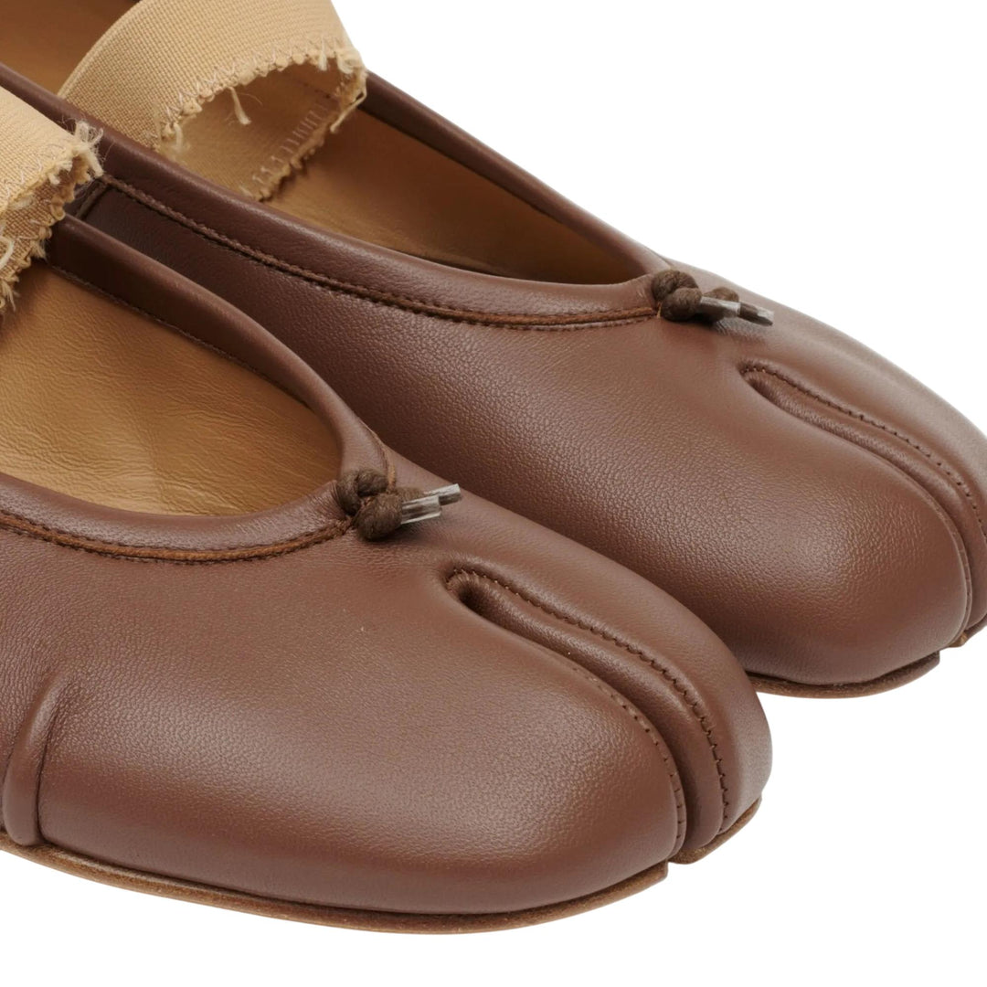 Club21 - Maison Margiela - Tabi Elastic Band Ballerina Flat - FLAT SHOES - Brown