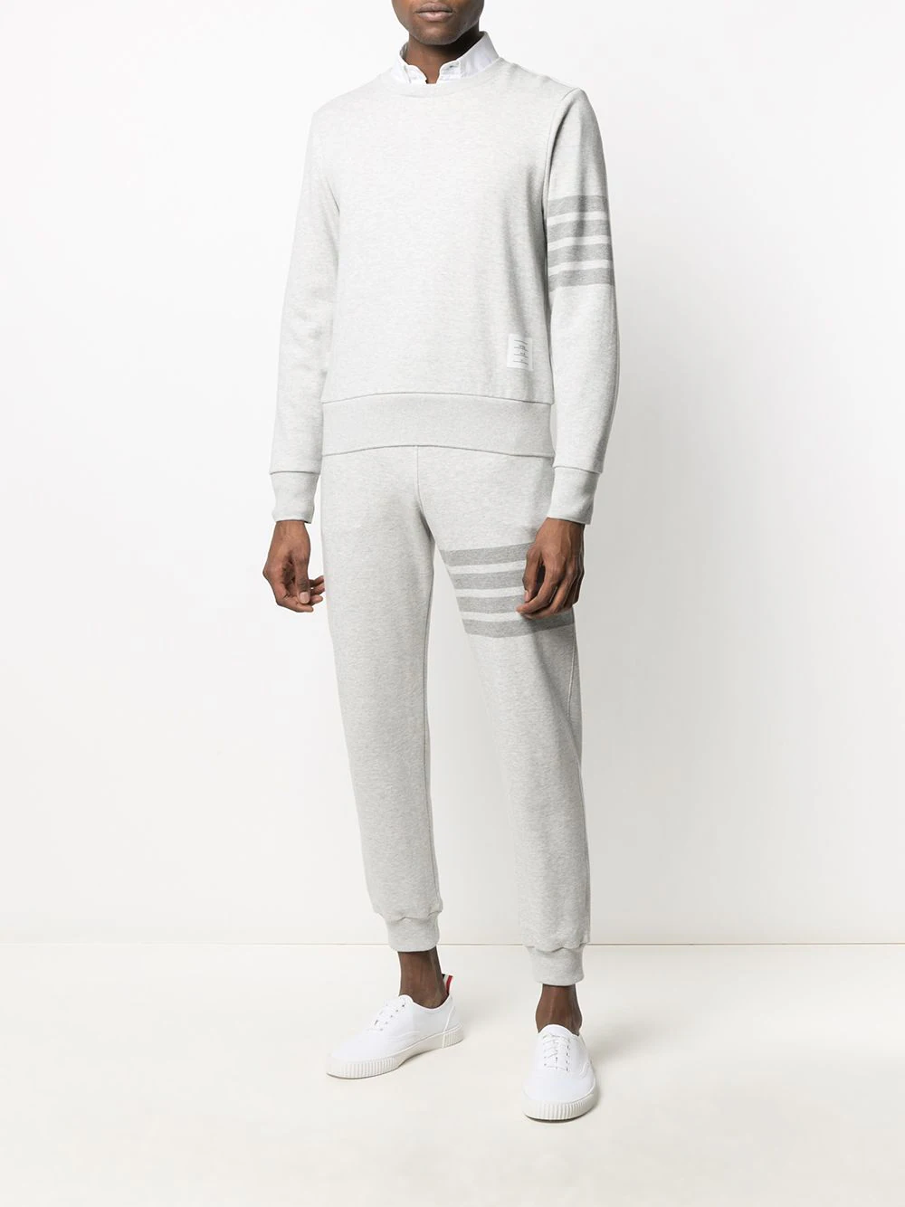 ThomBrowne-PastelGreyLoopbackTerryTonal4-BarRelaxedFitCrewNeckSweatshirt-LightGrey-2