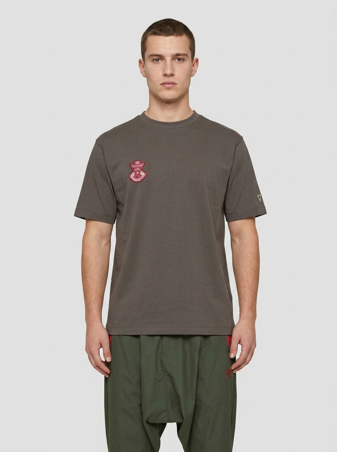 Badge Basic Tee | Blackjack | Club21 - front