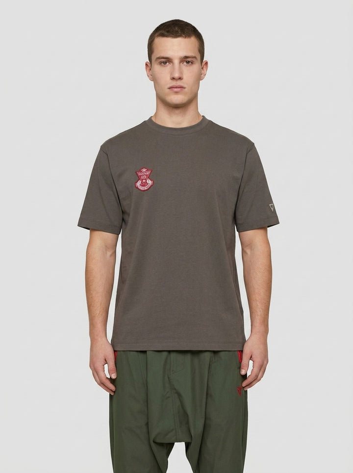 Badge Basic Tee | Blackjack | Club21 - front