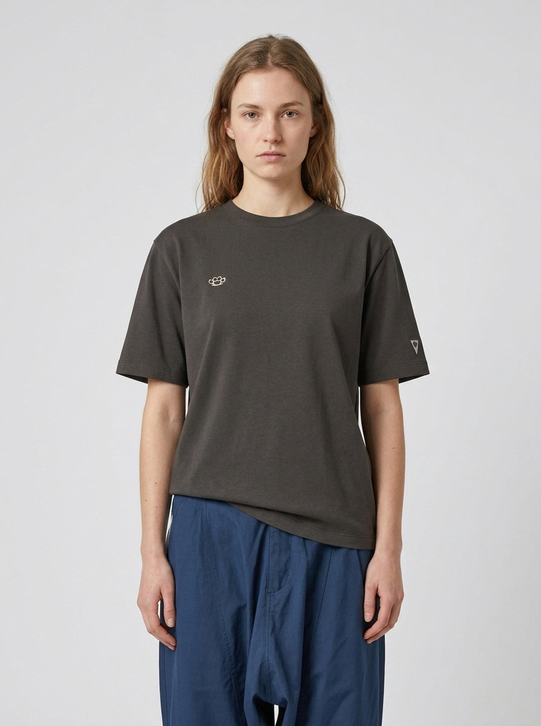 Symbol Basic Tee | Blackjack | Club21 - front female