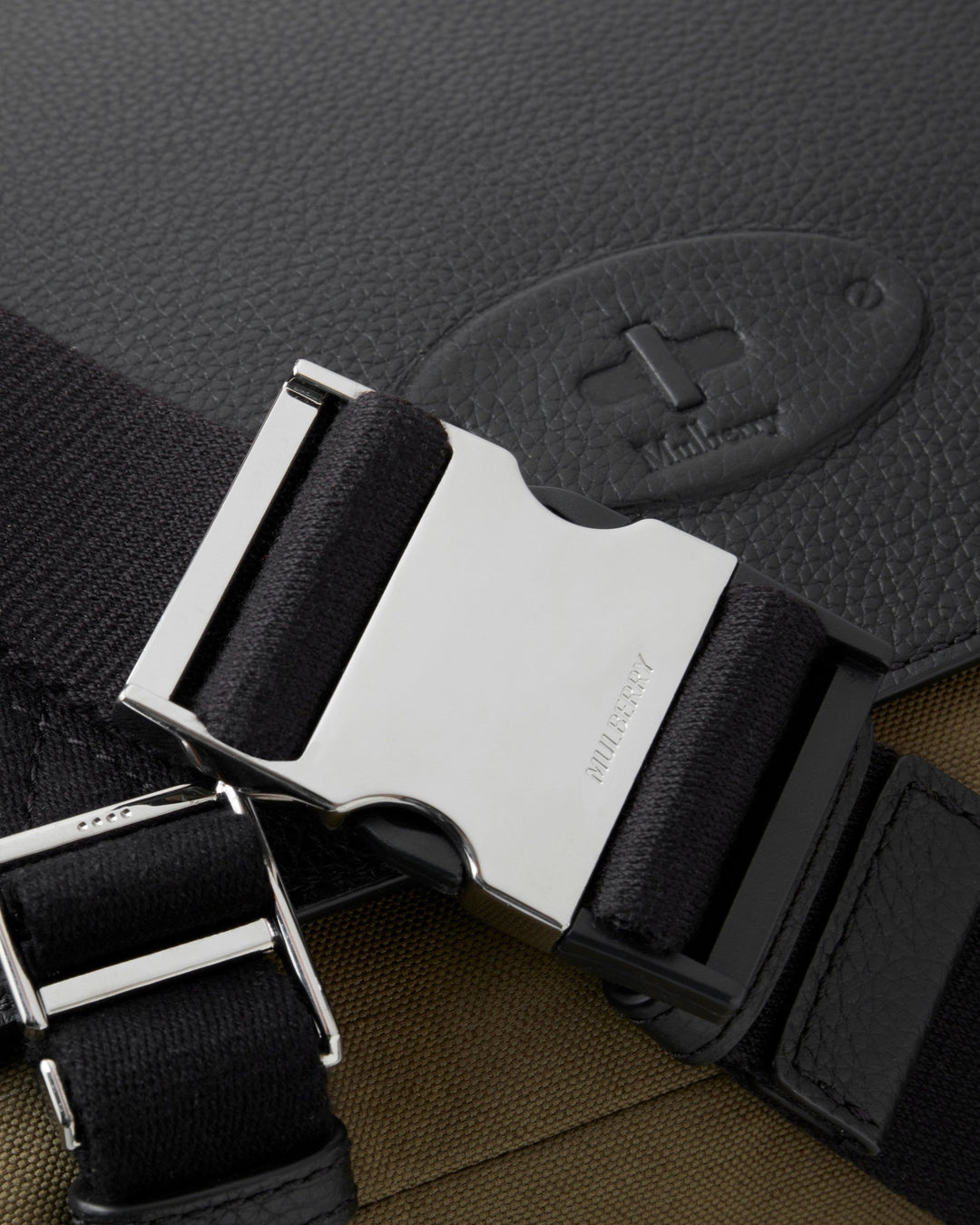 스카이 메신저 올리브 &amp; 블랙 캔버스 &amp; 스몰 클래식 그레인