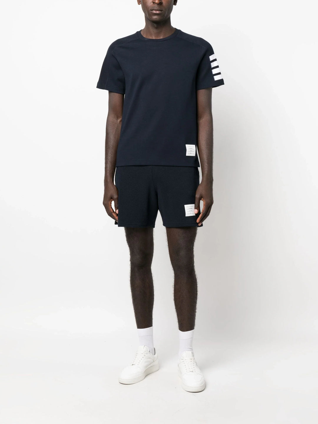 RWB 프레임이 있는 허벅지 중간 반바지