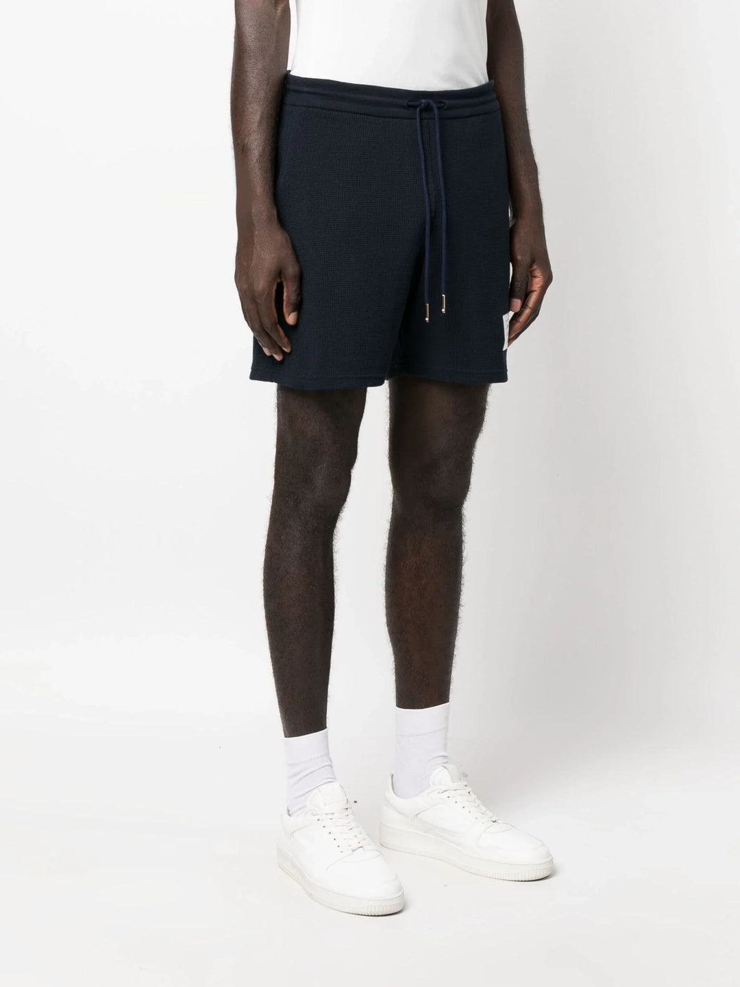 RWB 프레임이 있는 허벅지 중간 반바지