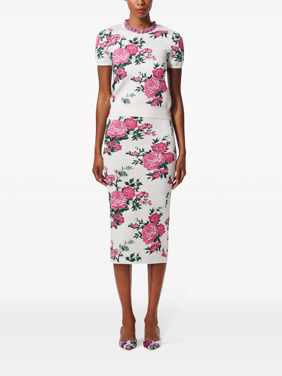 실크 자카드 소재의 크루넥 탑