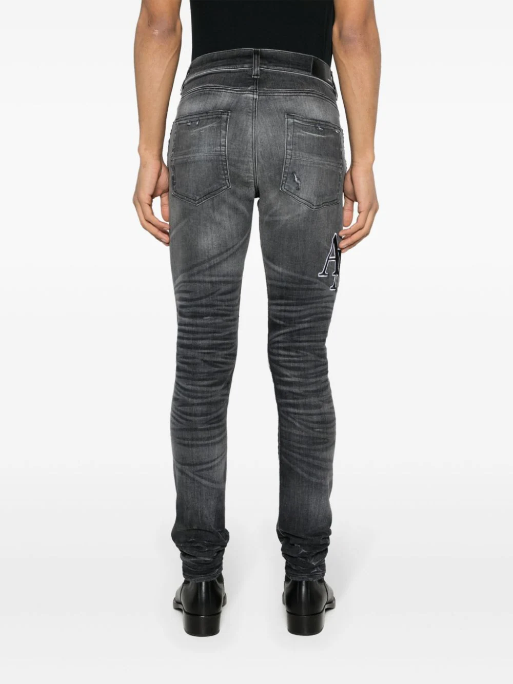 스태거드 로고 진