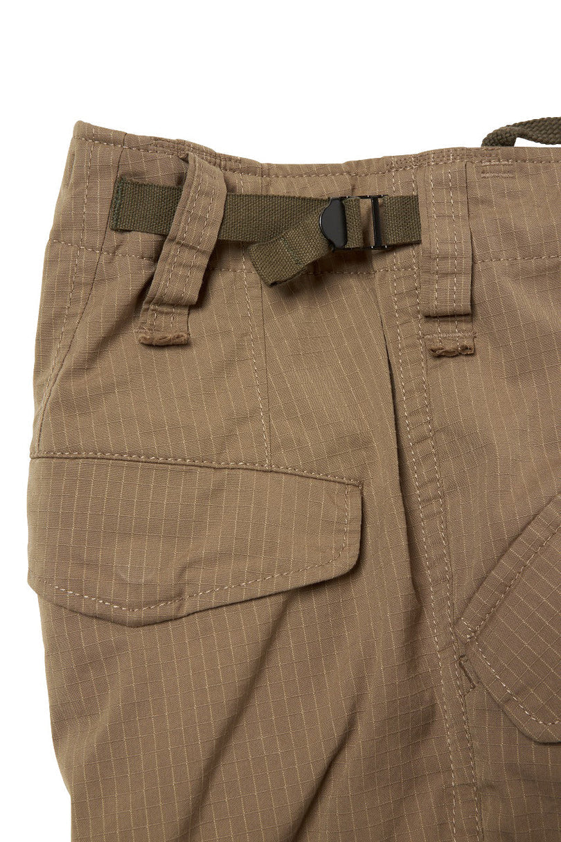 베이지 낙하산 바지